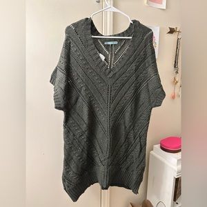 Maurice’s dark green sweater (long / dress)